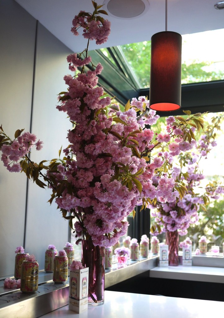 Decoration florale pour KIRIN ICHIBAN, BIÈRE JAPONAISE "SAKURA"