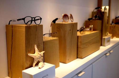 Decoration de vitrine chez PARIS MIKI.