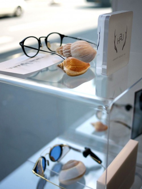 Decoration de vitrine chez PARIS MIKI.